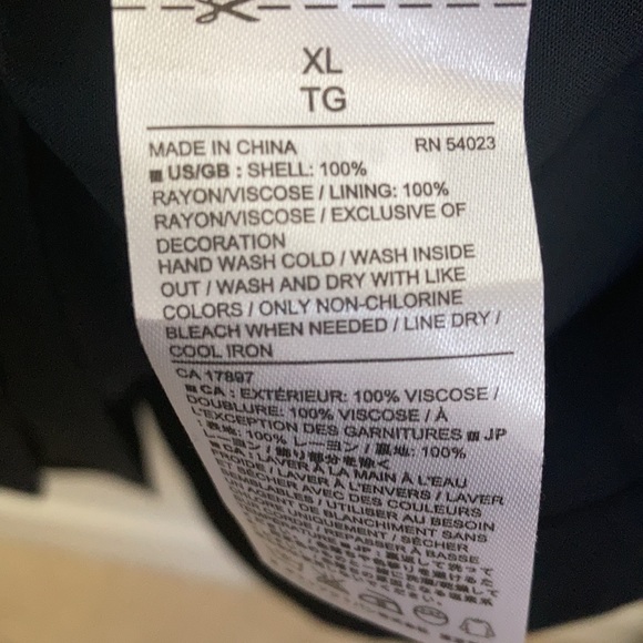 NWT Banana Republic Cold Shoulder Black Blouse - Picture 3 of 5